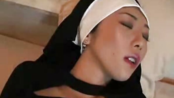 항문 섹스를하는 뜨거운 금발은 카메라 렌즈에 의해 엿