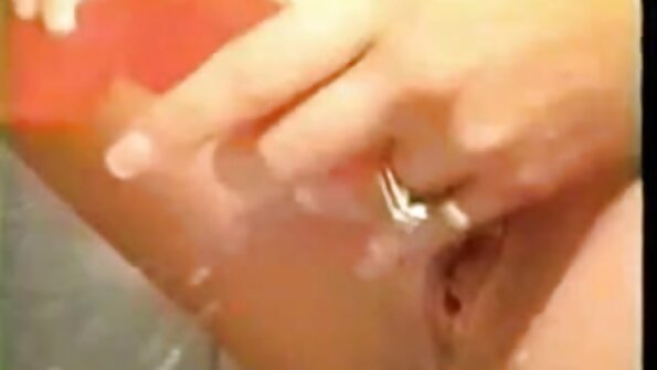 최면 가슴을 가진 아가씨는 섹스가 스포츠보다 낫다는 것을 알고 있습니다.